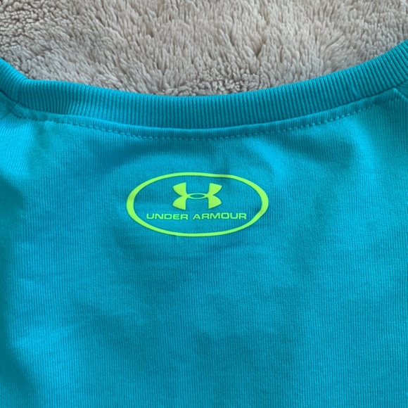 ✨2 Under Armour HeatGear Loose Fit Shirts Blue and Purple Youth size XL - Picture 2 of 14